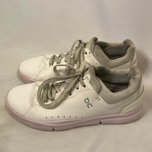 ON On Cloud Leather Women Sneakers White Pink Sole Size 9